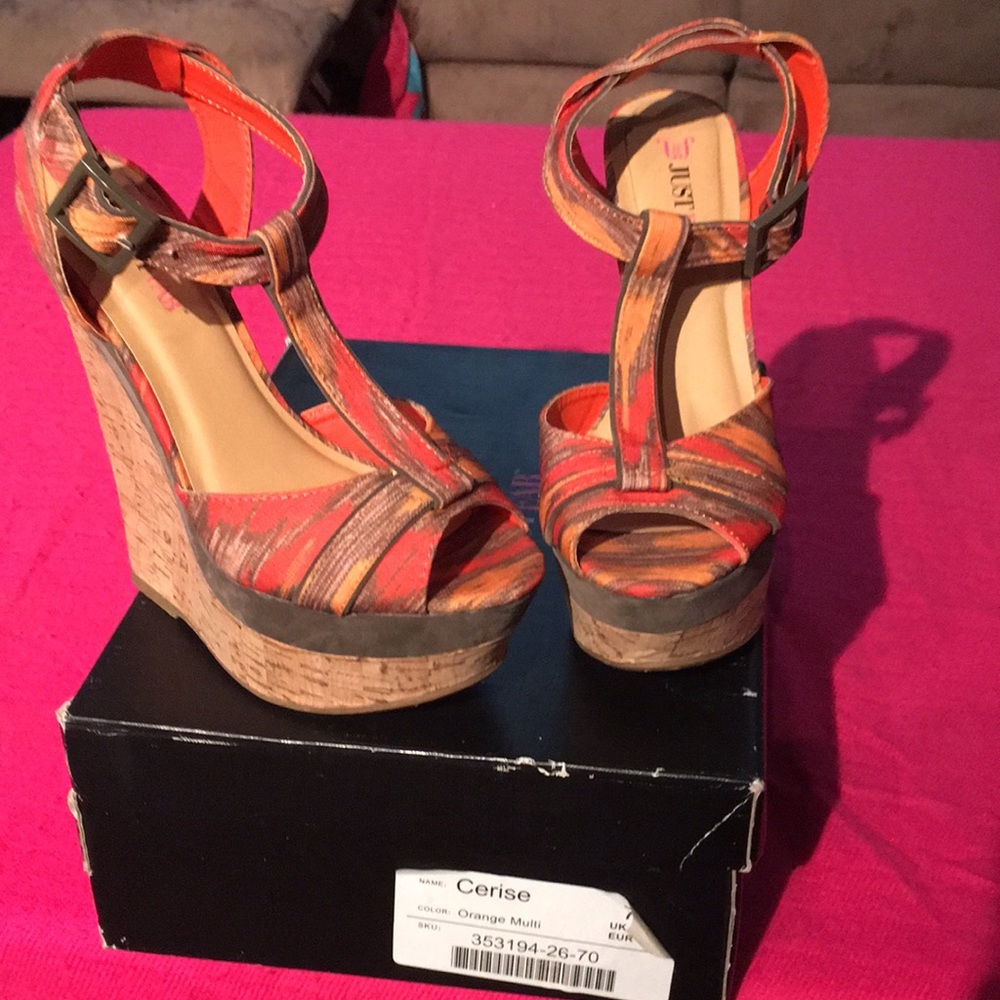 Tan and orange multi wedges